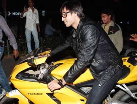 Vivek is trying to mend ties with Salman Khan,