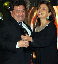 Rishi Kapoor who is awarded the Filmfare trophy